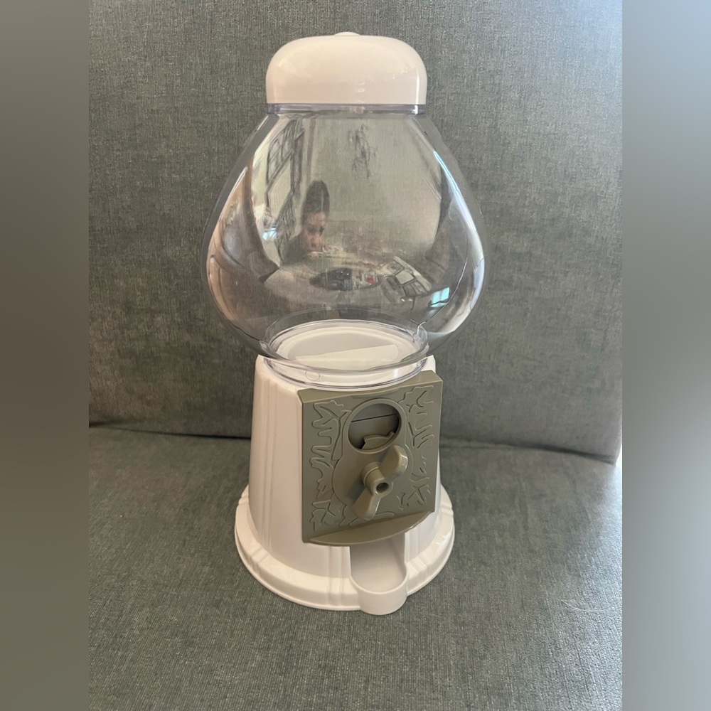 Plastic working Gumball machine - white